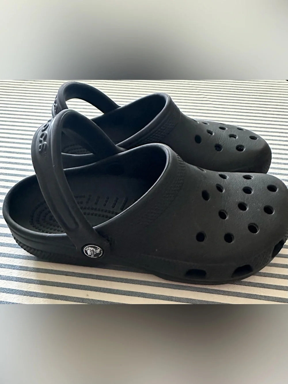 CROCS Classic Clog in Black